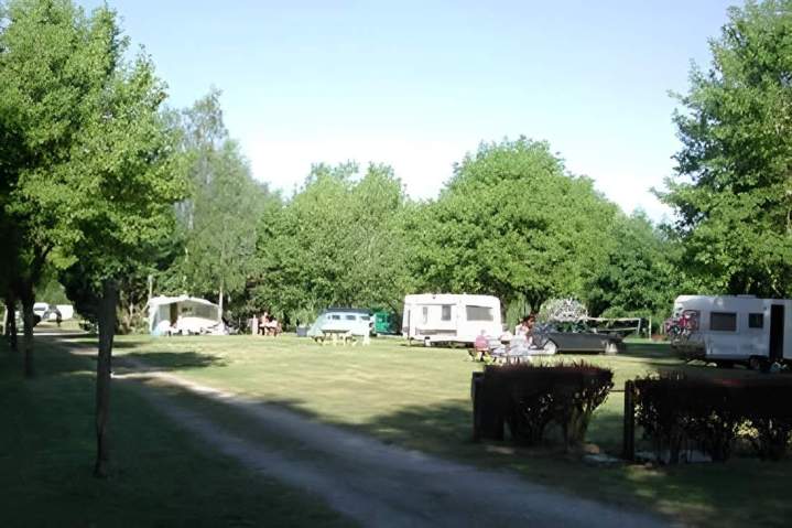 Emplacement caravanes Saint-Hilaire-les-Andrésis